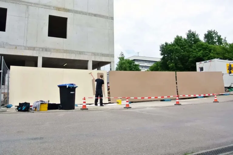 Beim DLR-Sommerfest 2014 begeisterte Graffiti Stuttgart Groß und Klein mit einer kreativen Mitmachaktion rund um das Thema „Zukunftswege“.
