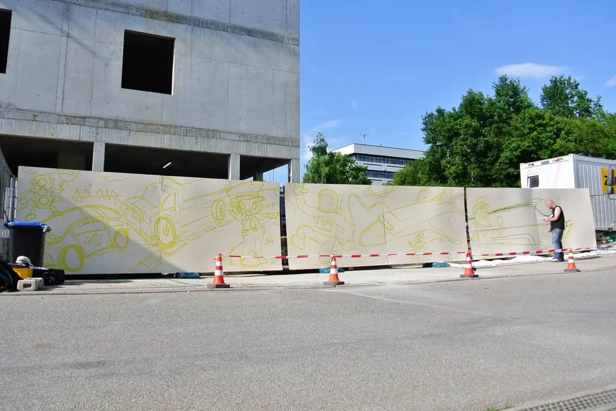 Holzfläche mit 205 cm Höhe und 280 cm Breite für Graffiti-Workshop
