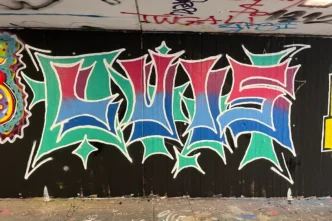 Beim Just Spray Graffiti Schnupperkurs in Stuttgart entstehen echte Graffitis – ohne Vorkenntnisse, mit Profi-Coaching an der Hall of Fame Bad Cannstatt.