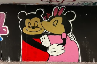 Beim Just Spray Graffiti Schnupperkurs in Stuttgart entstehen echte Graffitis – ohne Vorkenntnisse, mit Profi-Coaching an der Hall of Fame Bad Cannstatt.